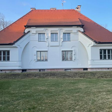 Vila Haj Usov Exteriér fotografie